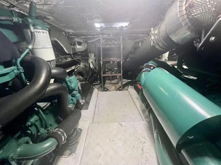  Yacht Photos Pics EVO YACHTS R6 - D YACHTS