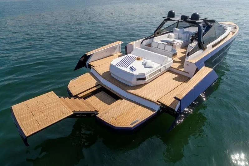  Yacht Photos Pics EVO YACHTS R6 - D YACHTS