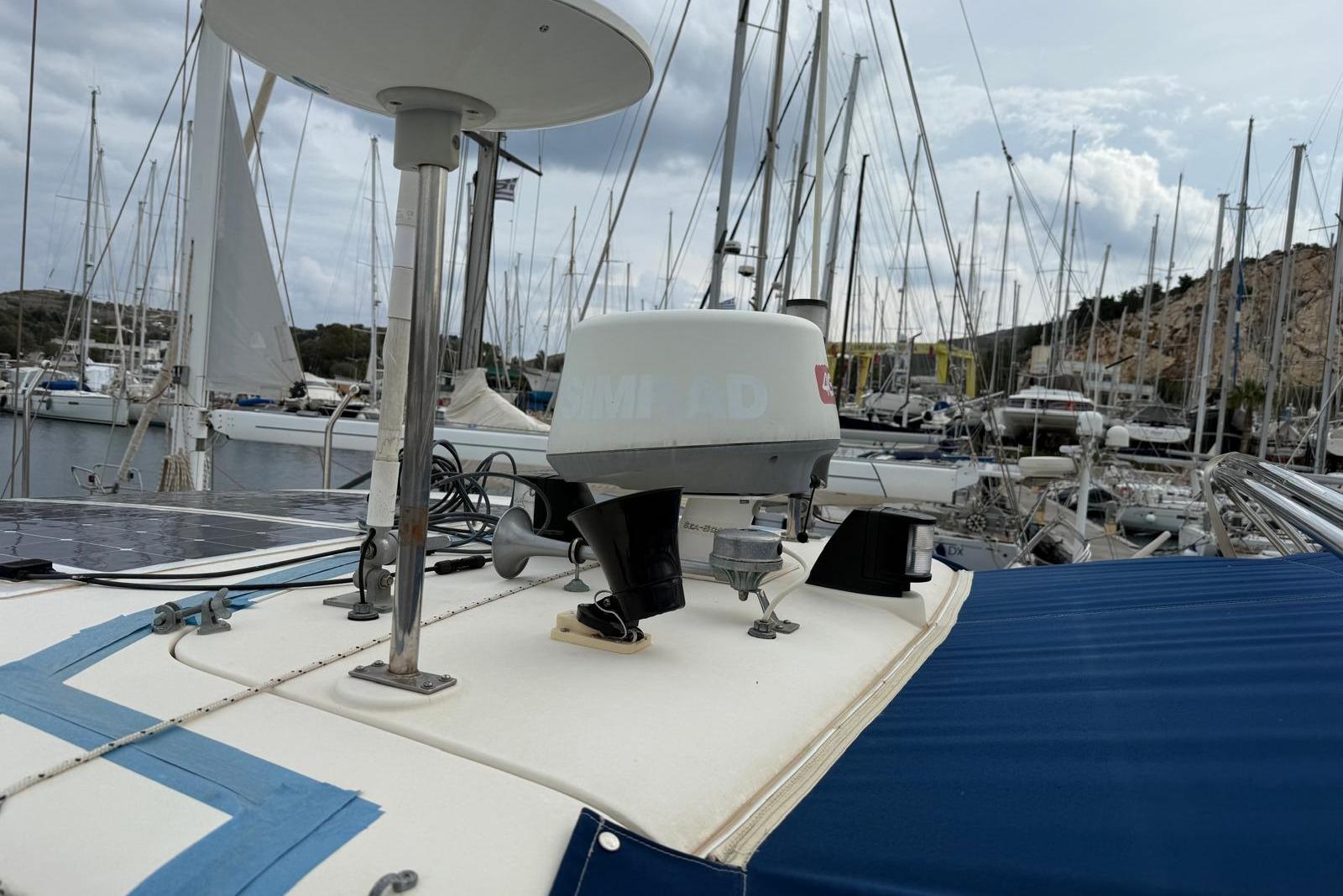 Elling E3 yacht (2000) with radar and solar panels in a marina setting.