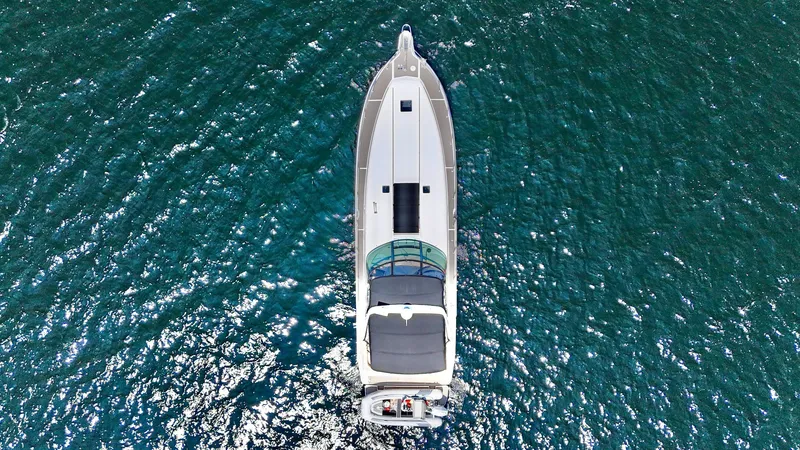 Top Gunns Yacht Photos Pics Overhead view of 1998 Sea Ray 500 Sundancer yacht on sparkling blue water.