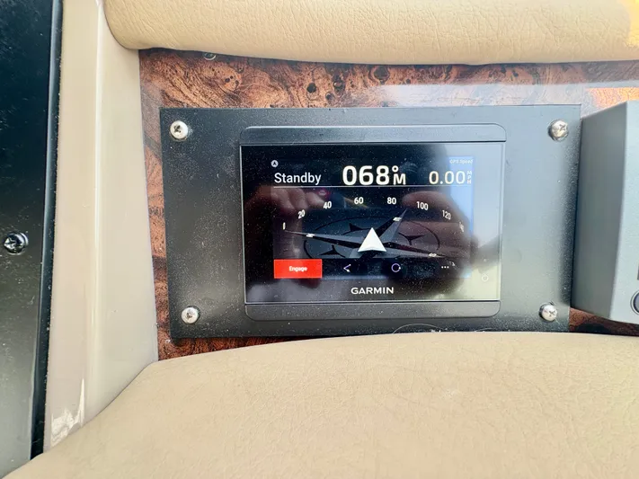 Top Gunns Yacht Photos Pics Garmin navigation display on 1998 Sea Ray 500 Sundancer boat dashboard.