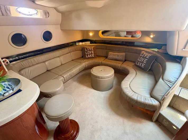 Top Gunns Yacht Photos Pics Luxurious 1998 Sea Ray 500 Sundancer interior with plush seating and decorative pillows.