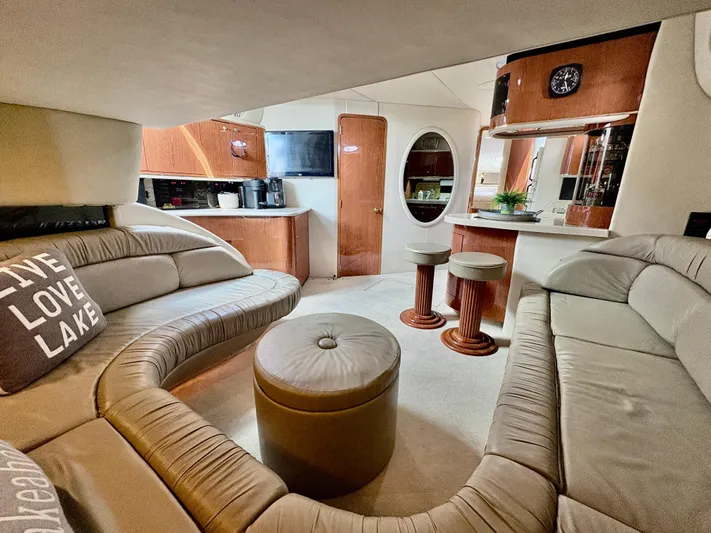 Top Gunns Yacht Photos Pics Luxurious interior of 1998 Sea Ray 500 Sundancer yacht with plush seating and modern amenities.