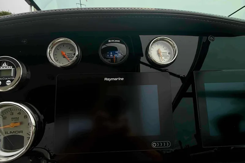  Yacht Photos Pics Dashboard of 2020 Formula 290 Bowrider with gauges and Raymarine display.
