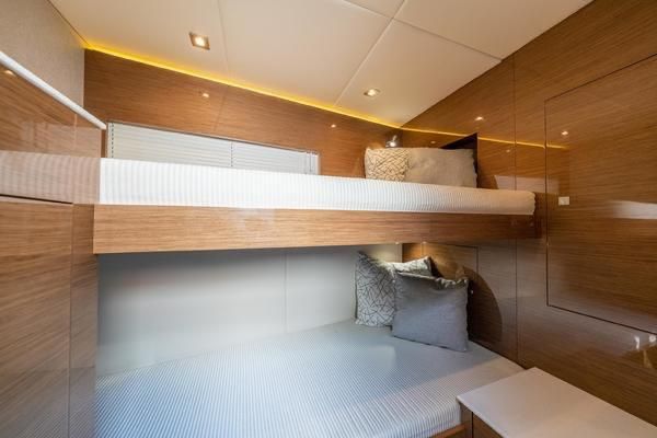 2018 Cruisers Yachts 50 