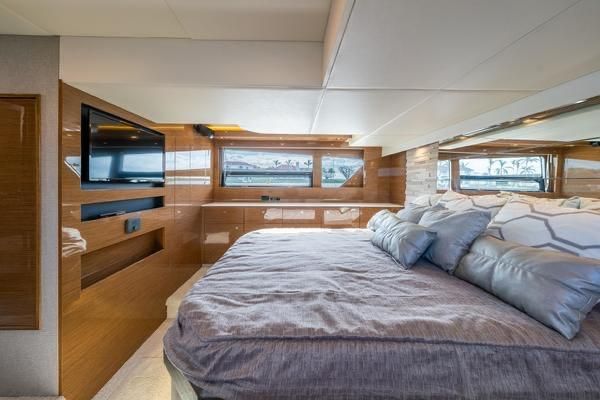 2018 Cruisers Yachts 50 