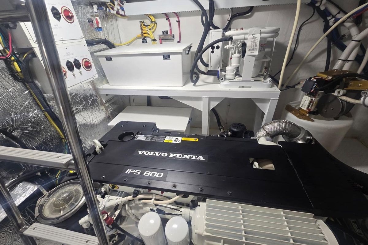 2018 Cruisers Yachts 50 