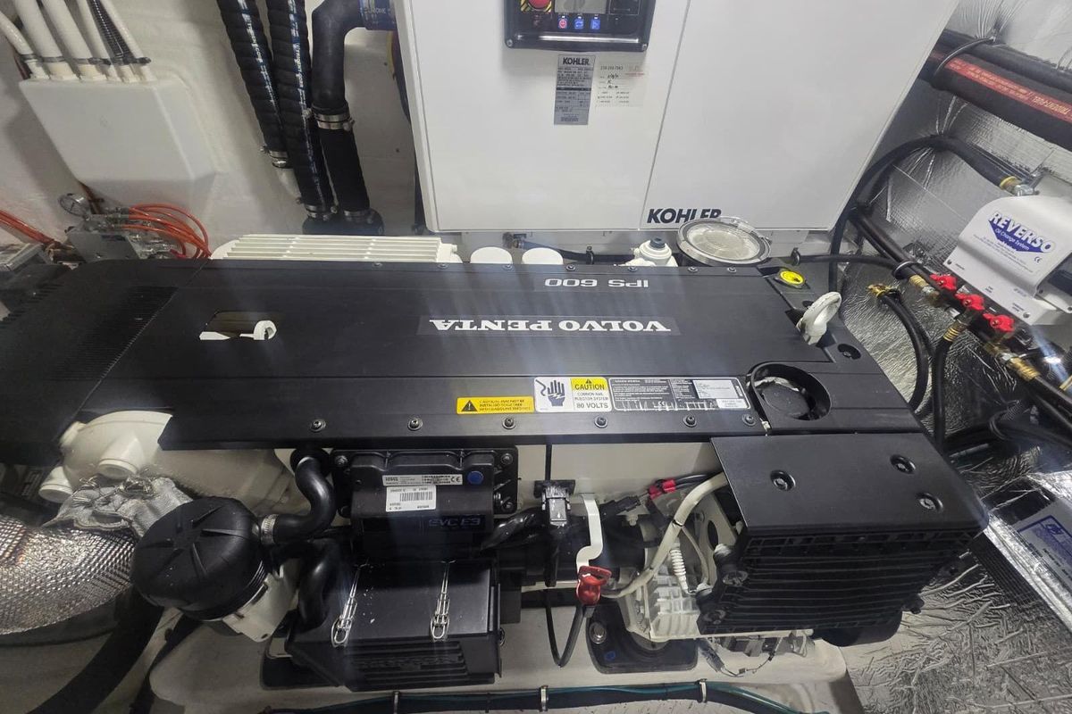 2018 Cruisers Yachts 50 