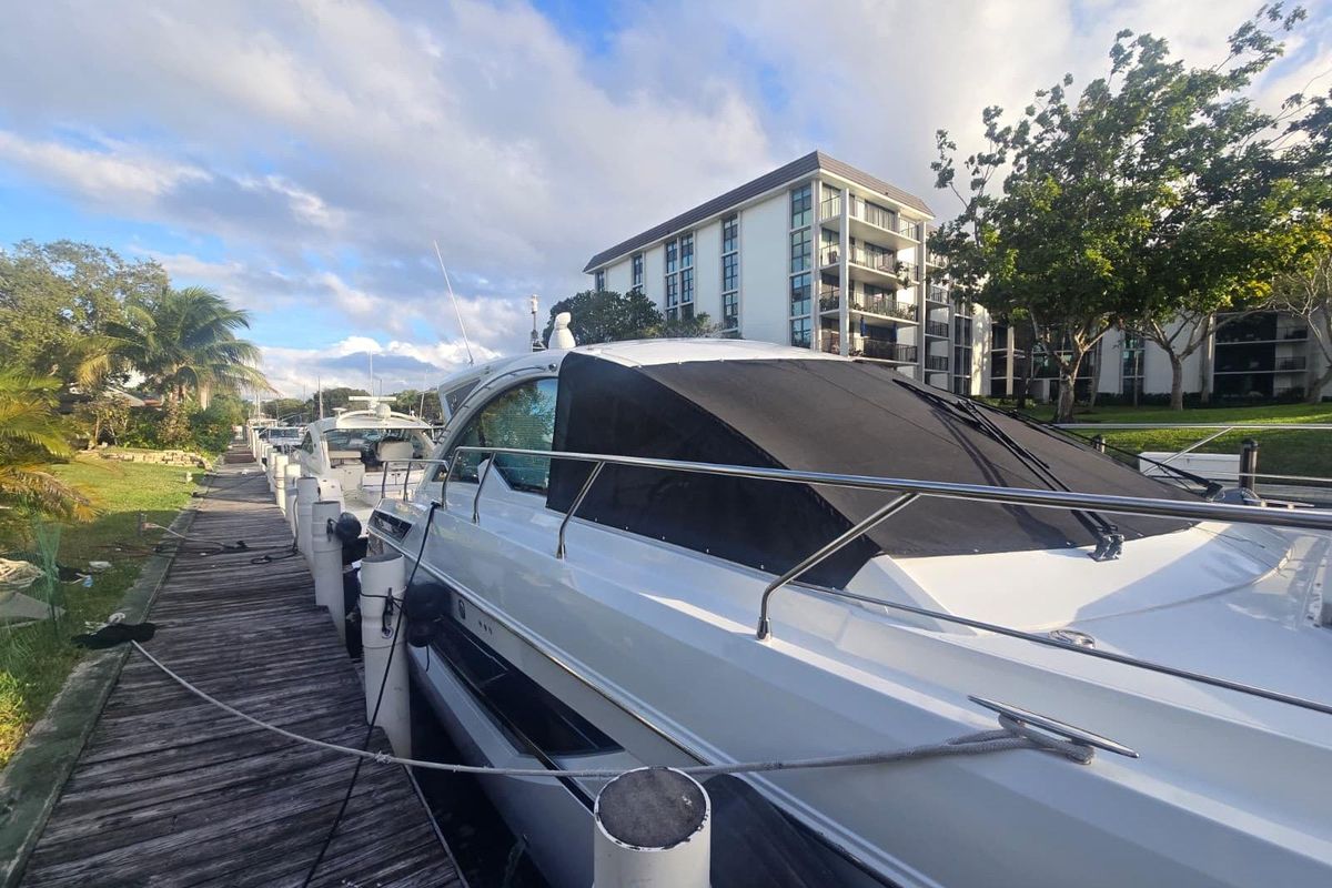 2018 Cruisers Yachts 50 