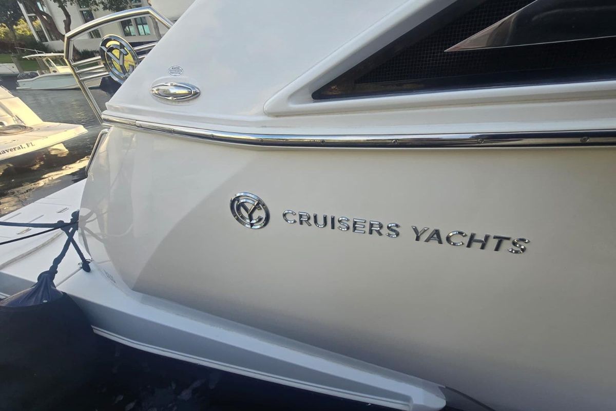 2018 Cruisers Yachts 50 
