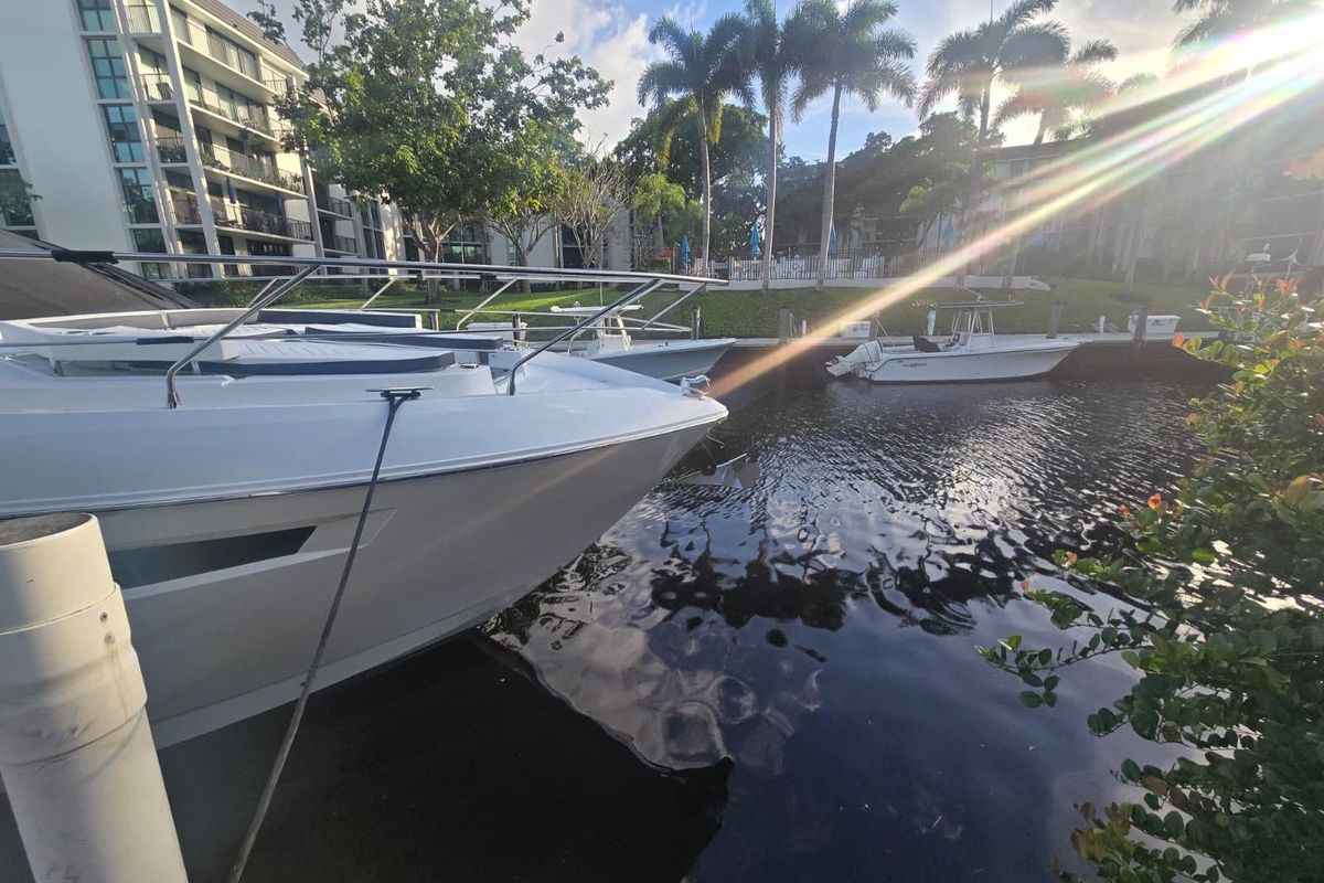 2018 Cruisers Yachts 50 