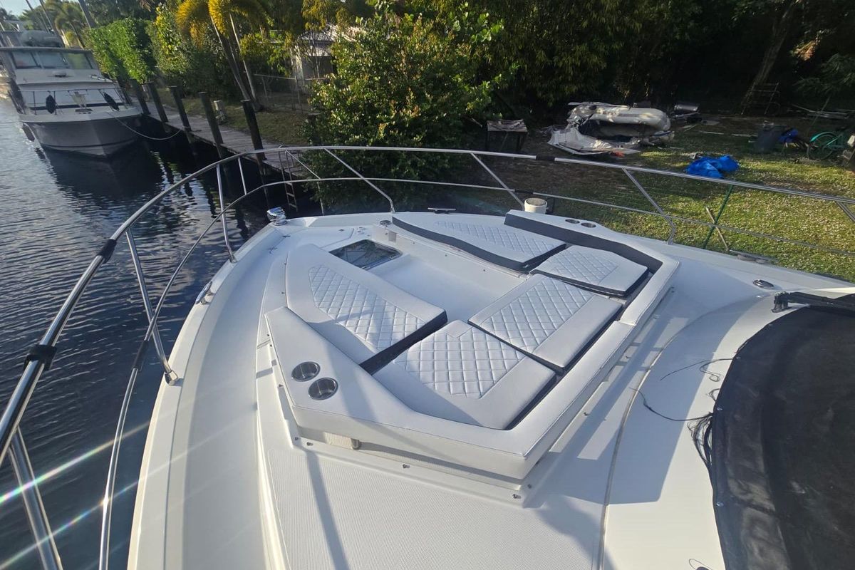 2018 Cruisers Yachts 50 