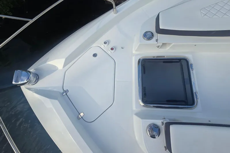  Yacht Photos Pics 2018 Cruisers Yachts 50 Cantius deck with hatch and seating area.