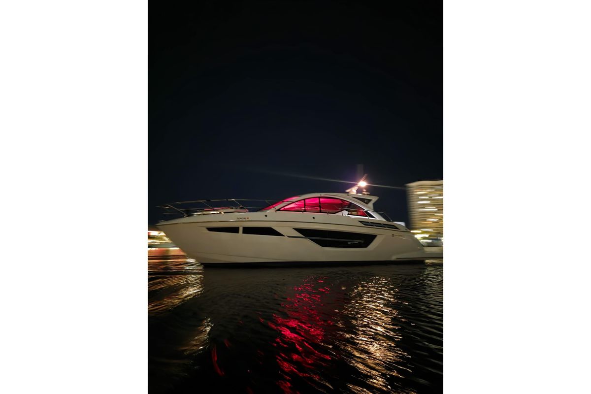 2018 Cruisers Yachts 50 