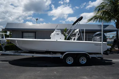 Tidewater 2110 Bay Max