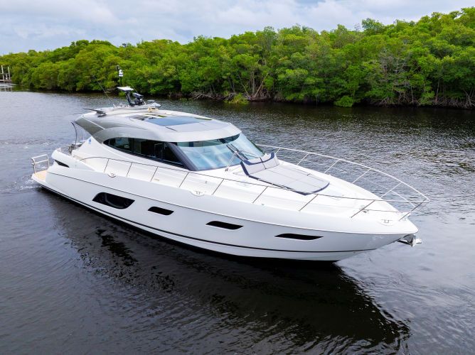 Riviera 6000 Sport Yacht