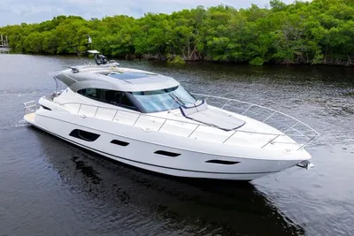 Riviera 6000 Sport Yacht