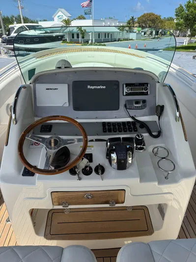 Stop Talking Yacht Photos Pics 2014 Chris-Craft Catalina 29 helm with Raymarine electronics and wooden steering wheel.
