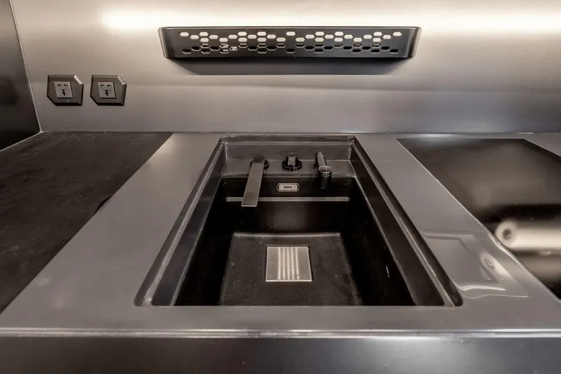 Aspen And Delilah Yacht Photos Pics 2023 Tecnomar 63 Lamborghini - Sink