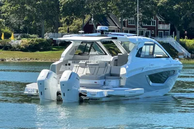 Cruisers Yachts 42 GLS Outboard