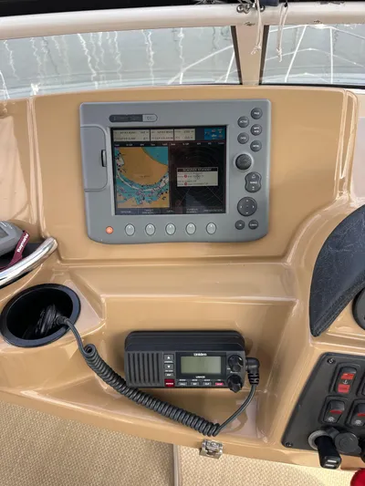 Paradigm Yacht Photos Pics Dashboard of a 2004 Carver 366 Motor Yacht with navigation equipment.