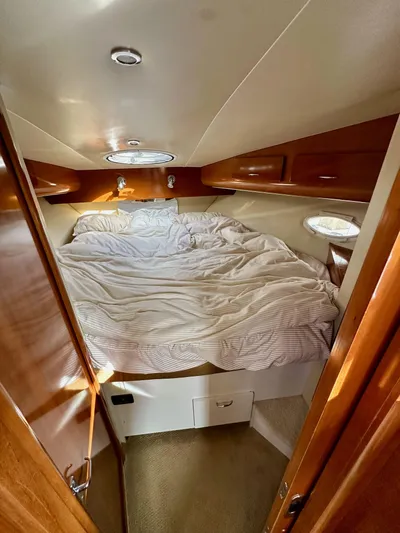 Paradigm Yacht Photos Pics 2004 Carver 366 Motor Yacht cabin with cozy bed and wooden interior.