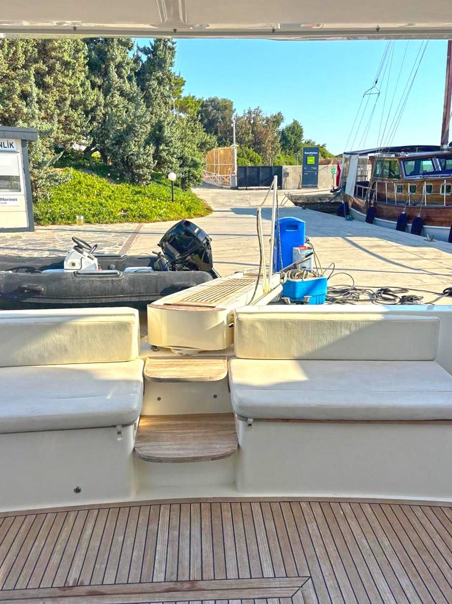 2005 Ferretti Yachts 53 
