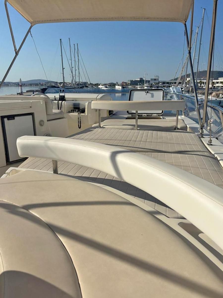 2005 Ferretti Yachts 53 