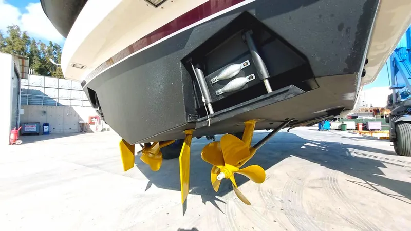  Yacht Photos Pics Ferretti Yachts 530 (2005) with yellow propellers in a shipyard setting.