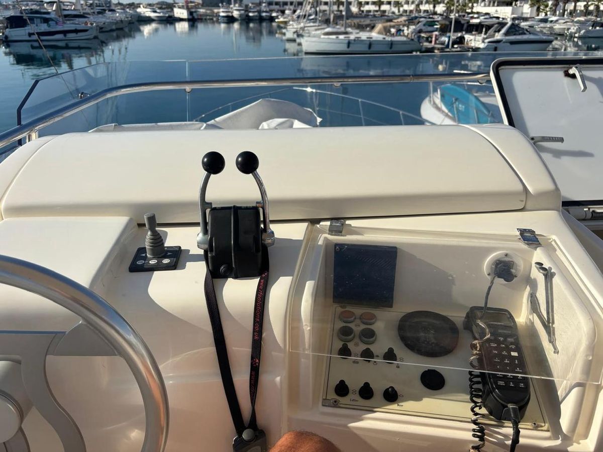 2005 Ferretti Yachts 53 