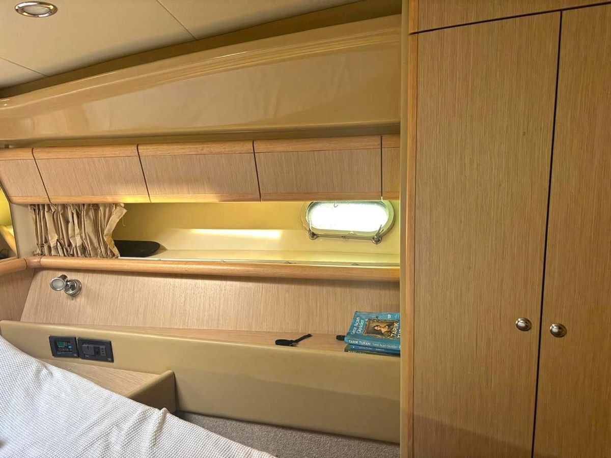 2005 Ferretti Yachts 53 