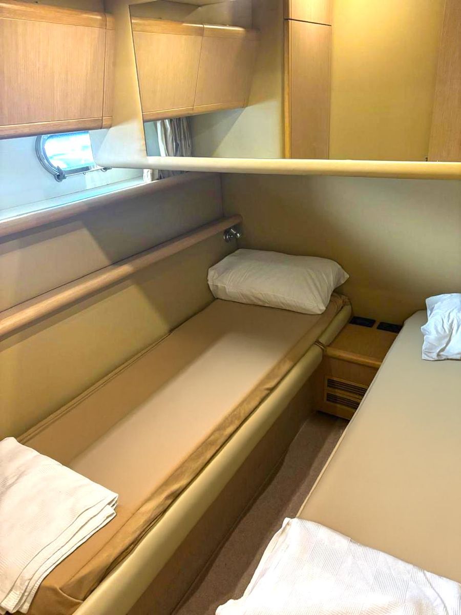 2005 Ferretti Yachts 53 