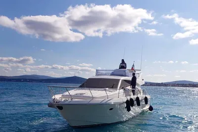2005 Ferretti Yachts 530