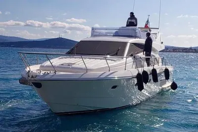 2005 Ferretti Yachts 530