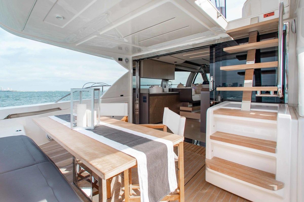 2018 Ferretti Yachts 55 