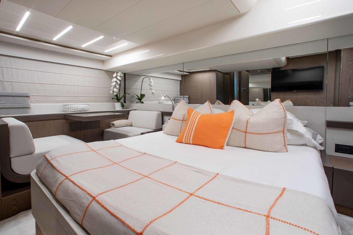 2018 Ferretti Yachts 55 