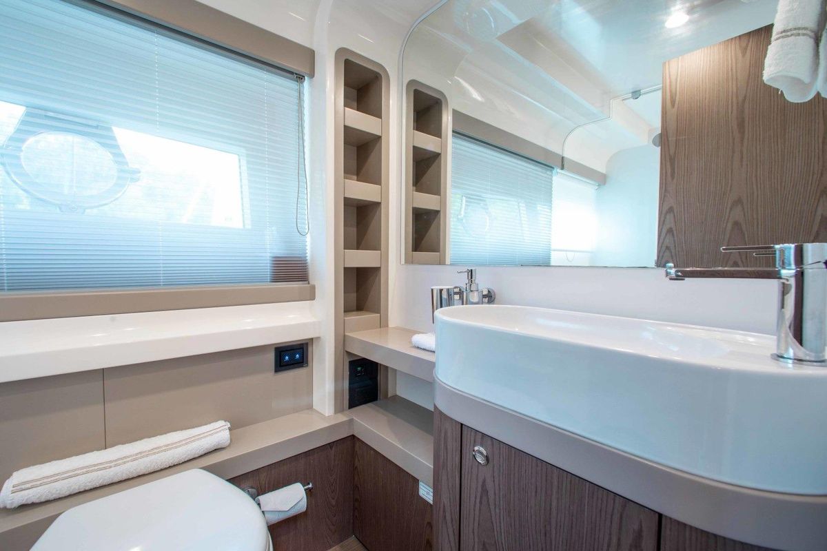 2018 Ferretti Yachts 55 