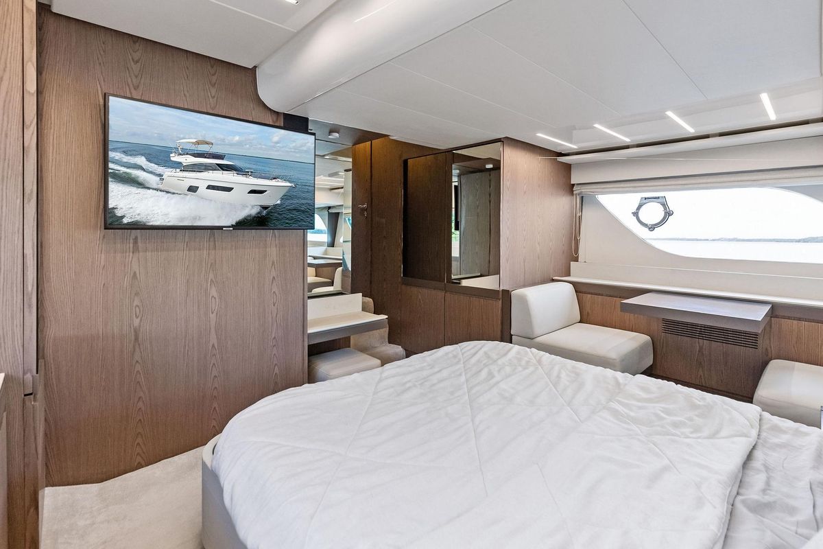 2018 Ferretti Yachts 55 