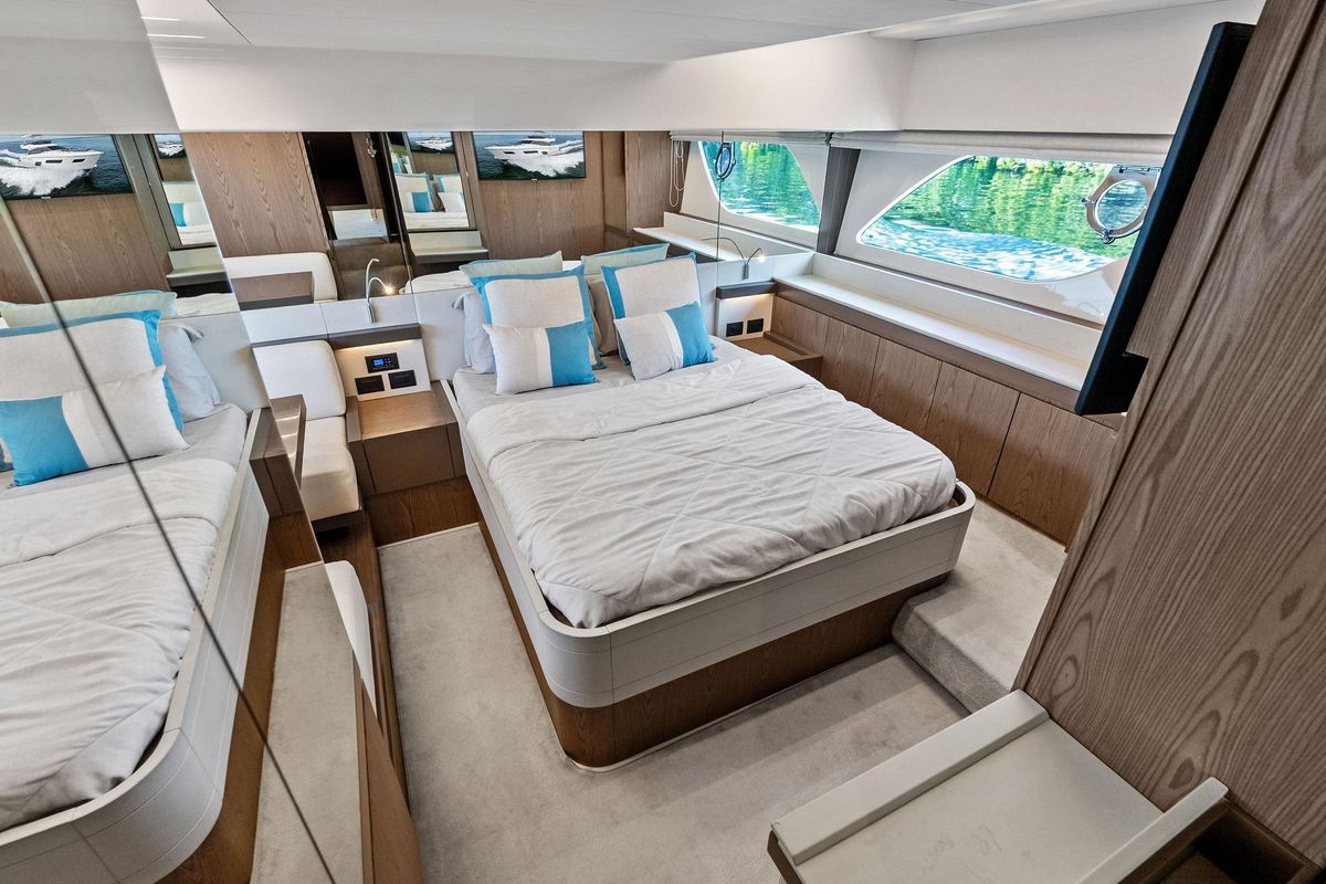 2018 Ferretti Yachts 55 