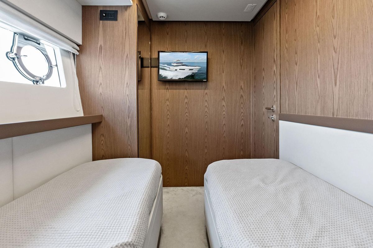 2018 Ferretti Yachts 55 