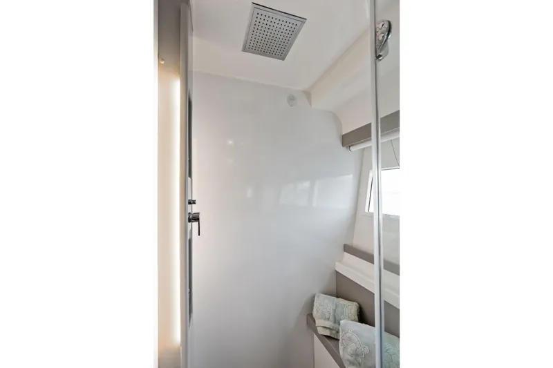 Acqua Yacht Photos Pics Luxurious shower area in 2018 Ferretti Yachts 550, featuring modern design and elegant fixtures.