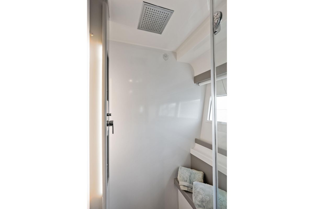 2018 Ferretti Yachts 55 