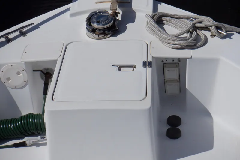 Seaglass Yacht Photos Pics 1999 Mainship 350 Trawler deck with rope, hatch, and winch.