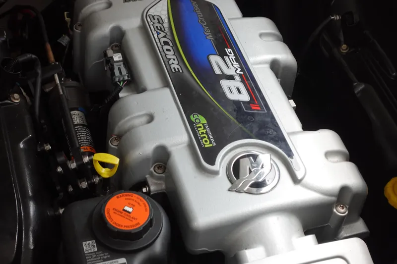  Yacht Photos Pics Engine of 2016 Formula 34 Cruiser, featuring MerCruiser 8.2 MAG Seacore.