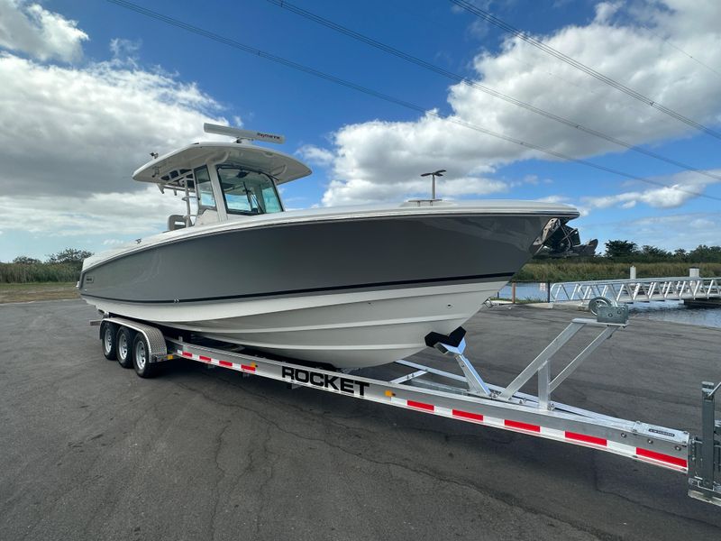 2021 Boston Whaler 330 Outrage