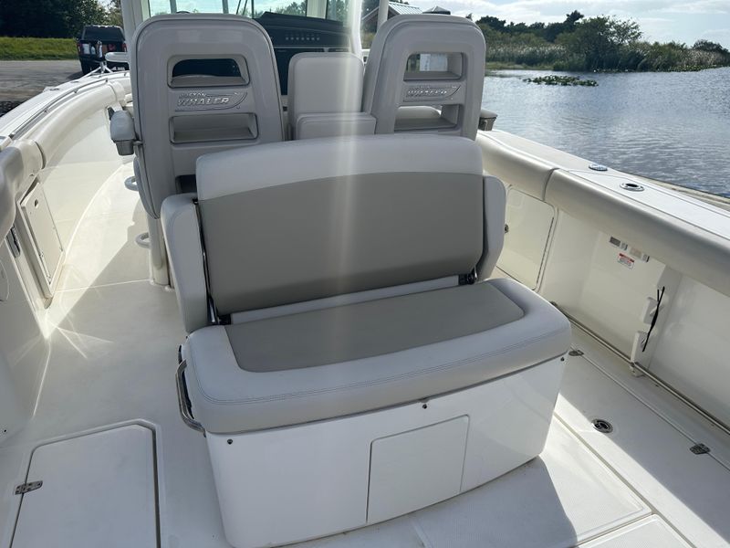 2021 Boston Whaler 330 Outrage