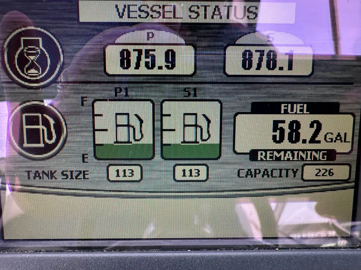 Don't Blink Yacht Photos Pics Display screen showing vessel status and fuel levels for 2005 Sea Ray 340 Sundancer.