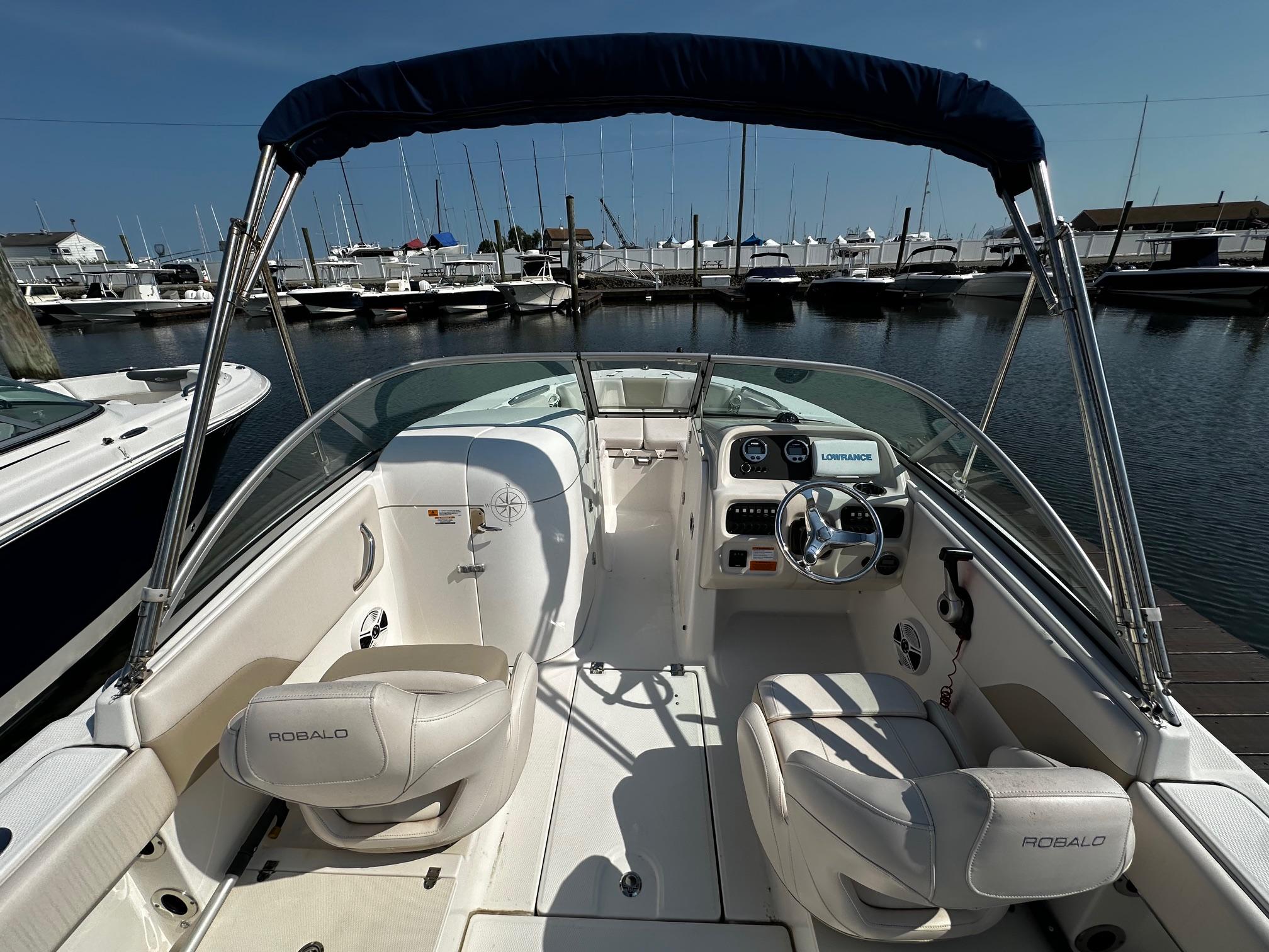 2017 Robalo R207 Dual Console Dual Console for sale - YachtWorld