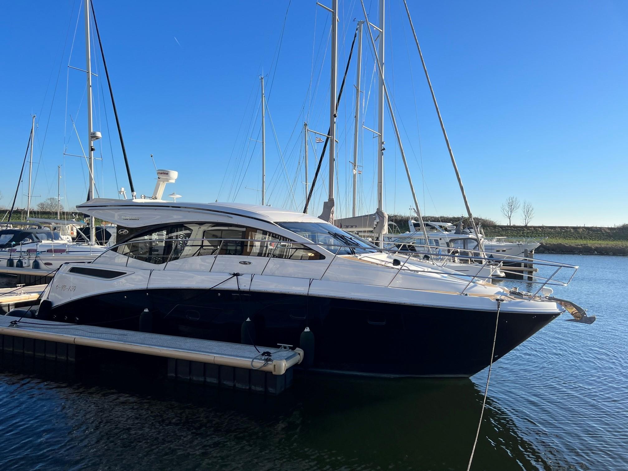 Tweedehands 2015 Sea Ray 400 Sundancer | YachtFocus