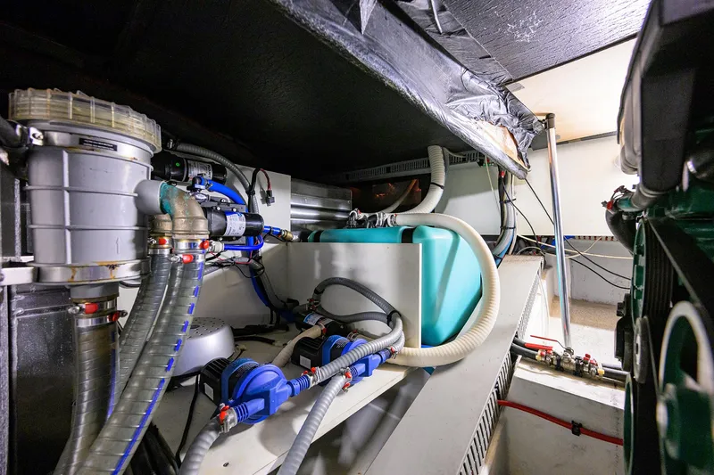 Stellar Seascape Yacht Photos Pics Beneteau 44 Southern Trawl - Engine Room